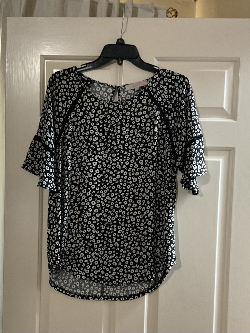 LOFT Black and White Floral Flutter Sleeve Blouse
